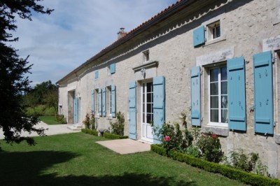 Gite De Vacances A Passirac En Poitou Charentes Pour 11 Pers 300m Amivac Com