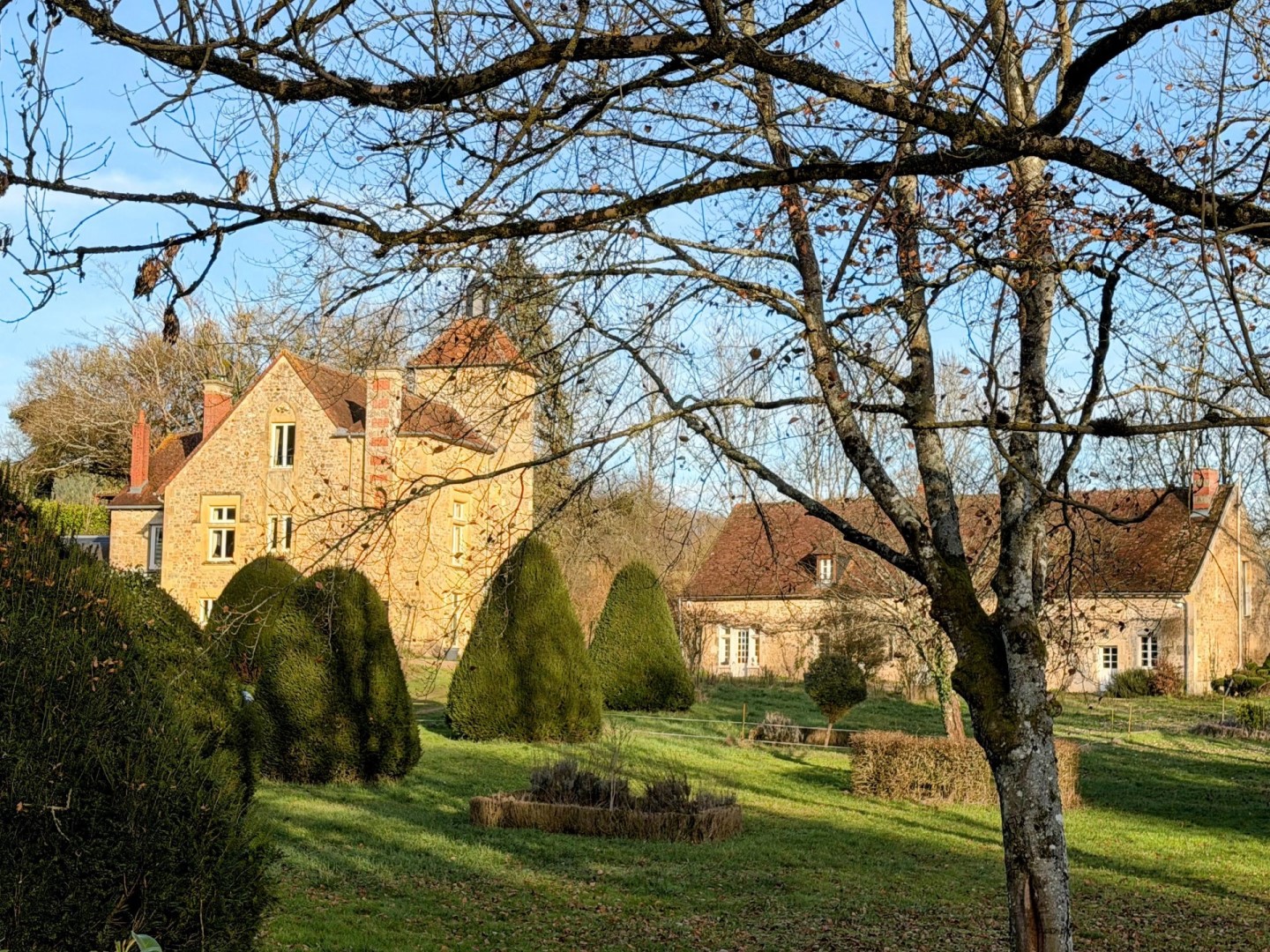 Manor house for sale in Beaumont-Sardolles