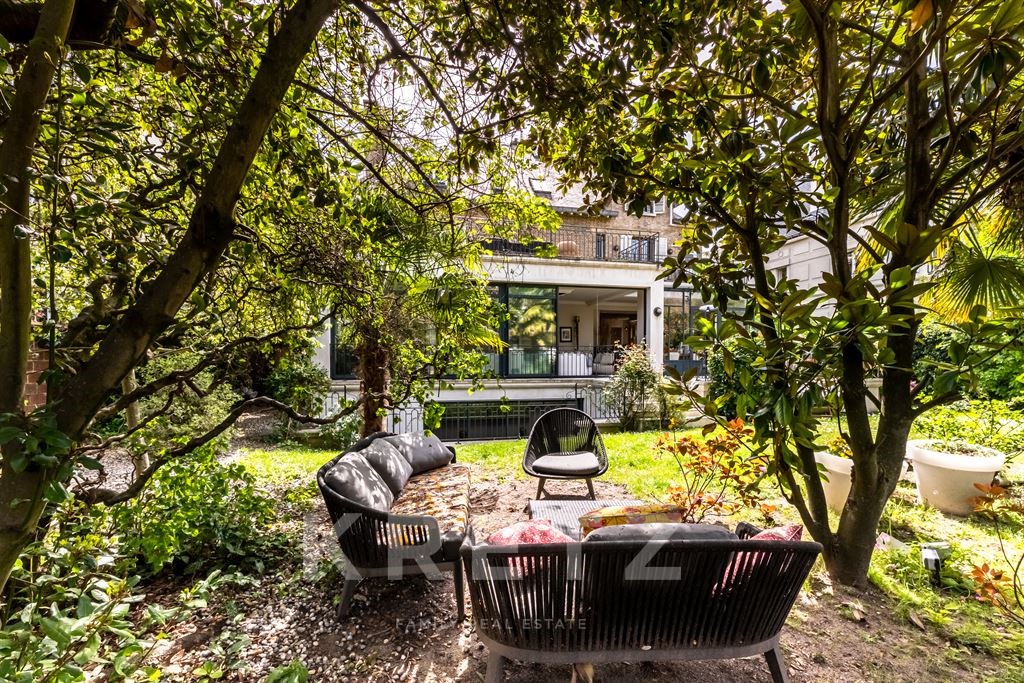 Maison de luxe à vendre dans le quartier Diderot-Domaine du Bois