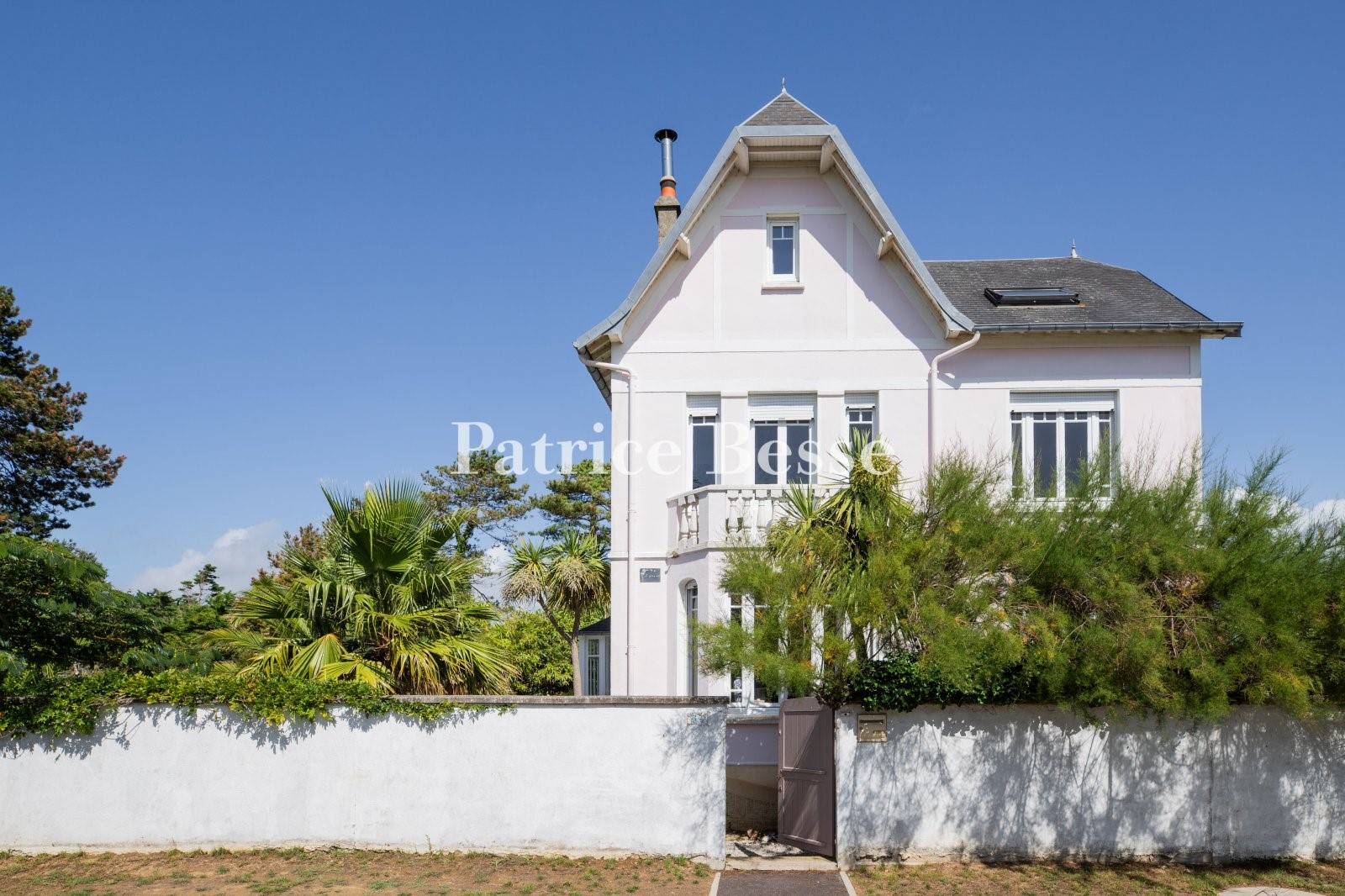 Village house for sale in Portbail