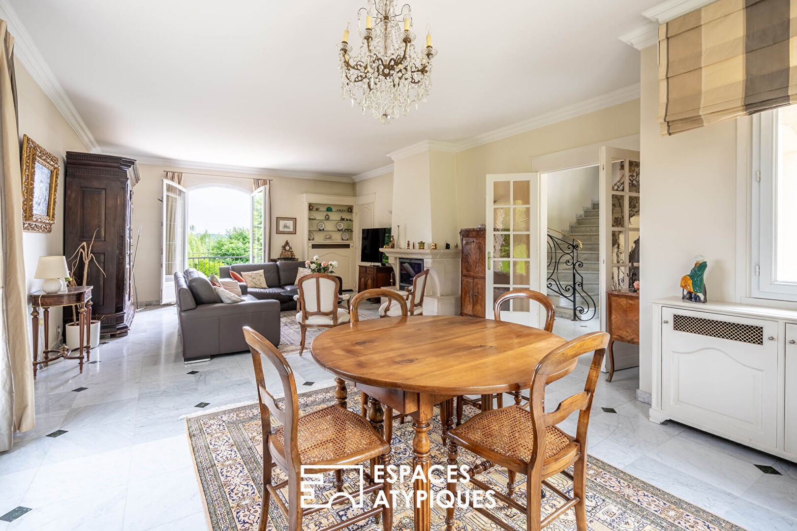Maison de luxe à vendre dans le quartier Varenne-Centre-Rive Charmante