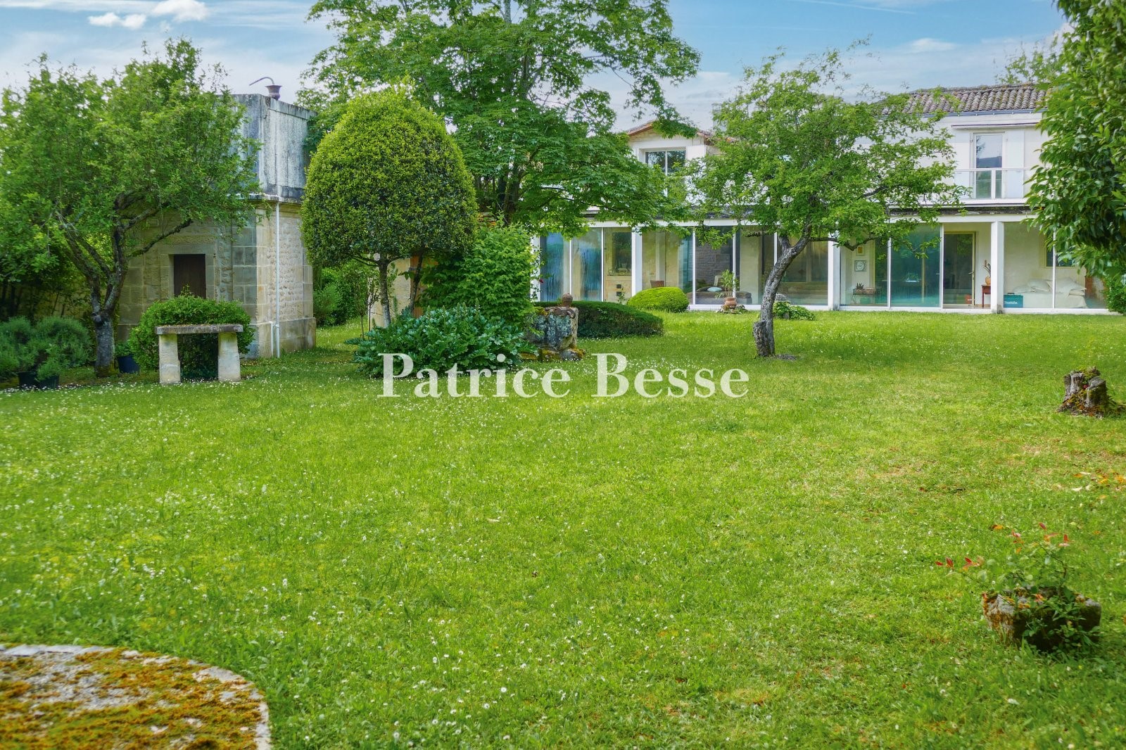 Luxury house for sale in Royan
