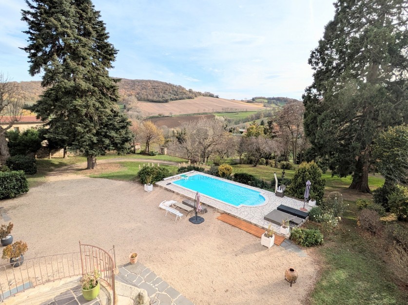 Château à vendre à Busséol