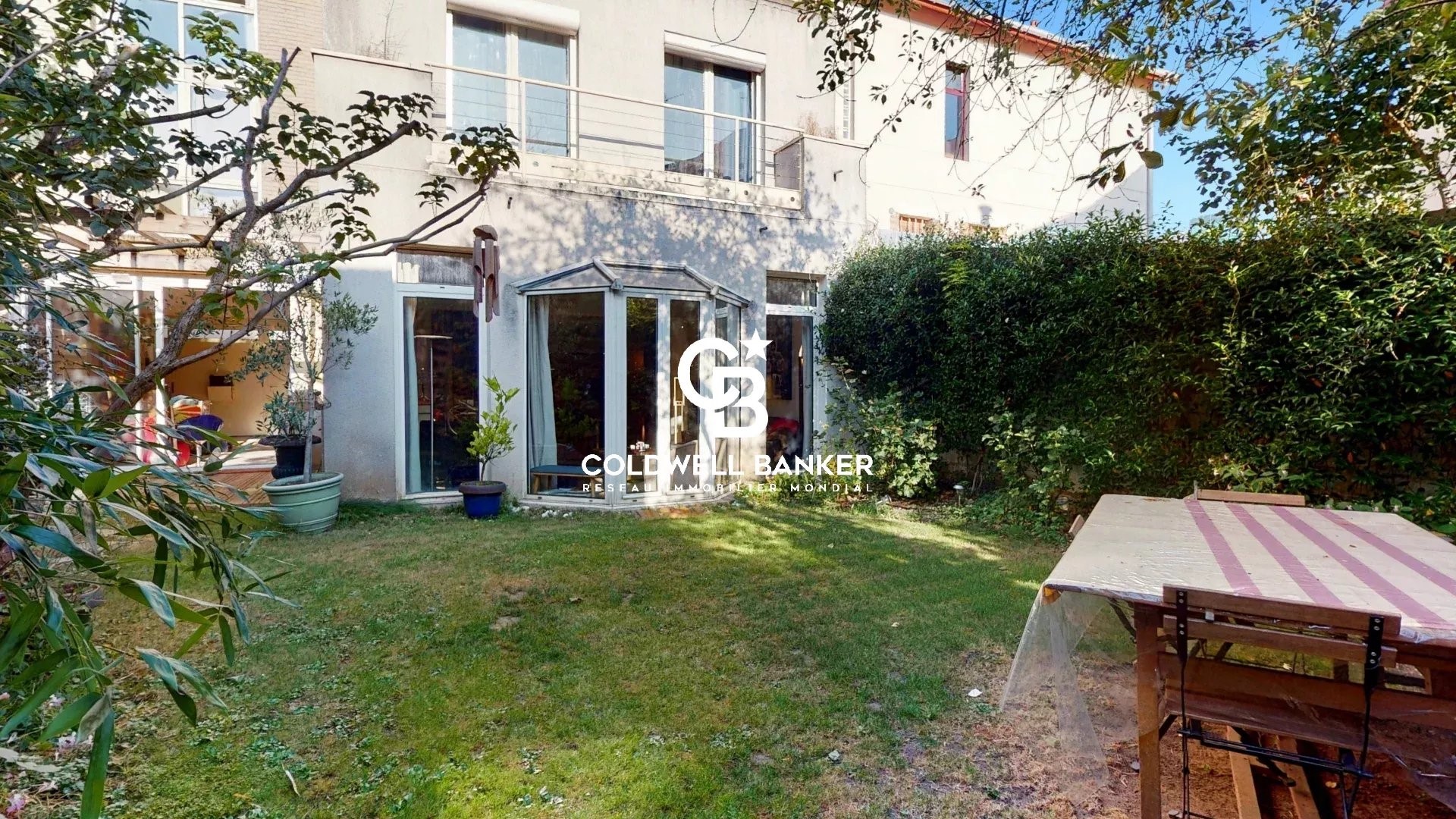 Maison de luxe à vendre dans le quartier Centre Administratif-Mairie