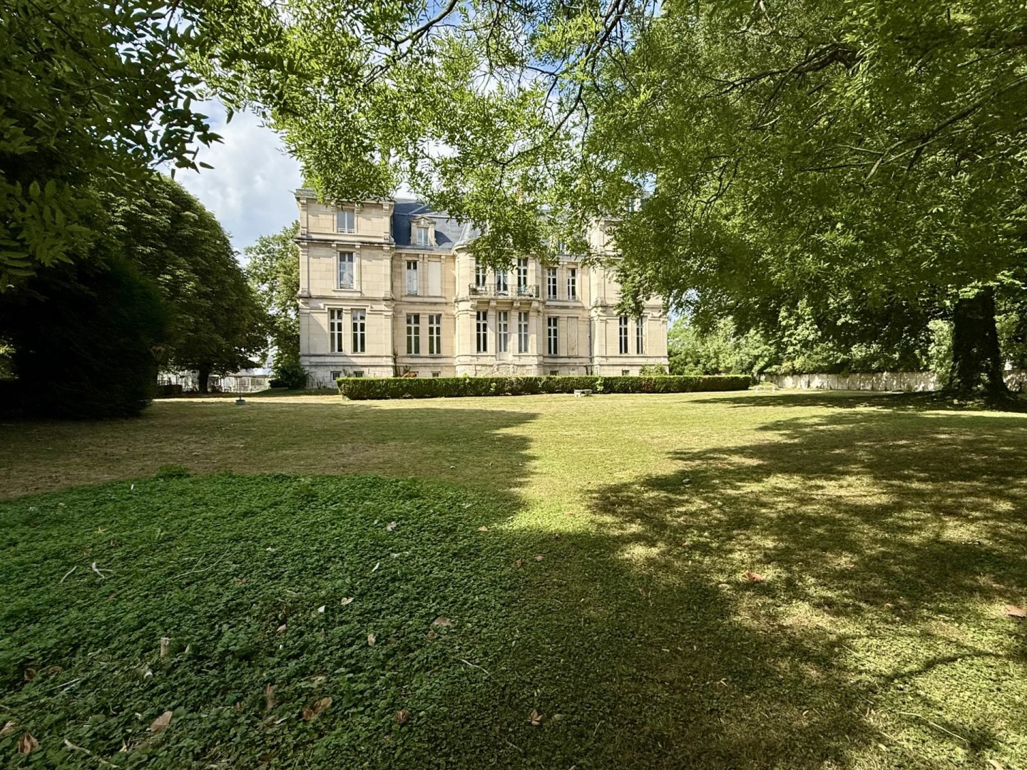 Château à vendre dans le quartier Bidee