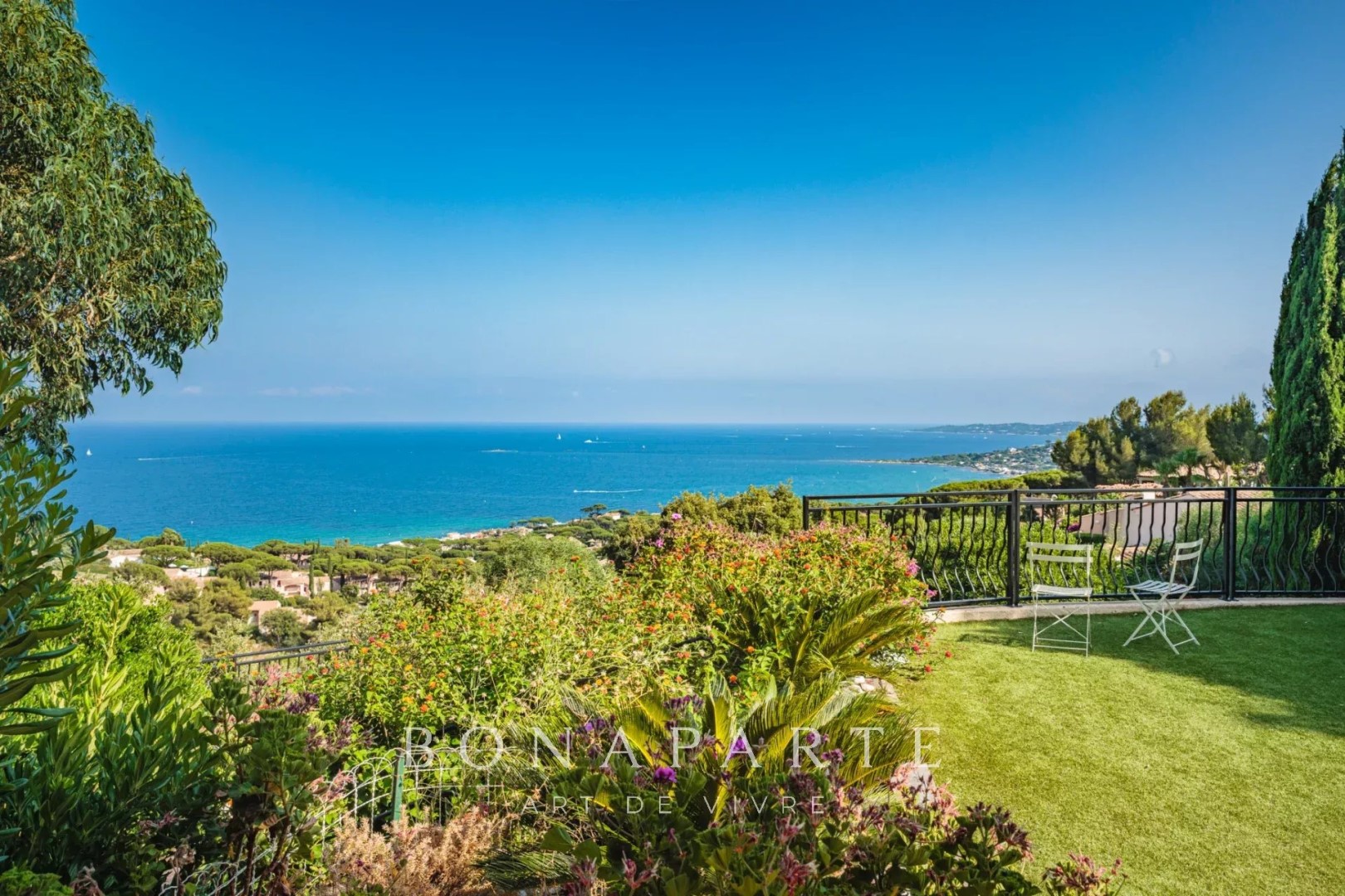 Villa de luxe à vendre dans le quartier Nartelle-Noyer-Bellevue-bd des Sardinaux