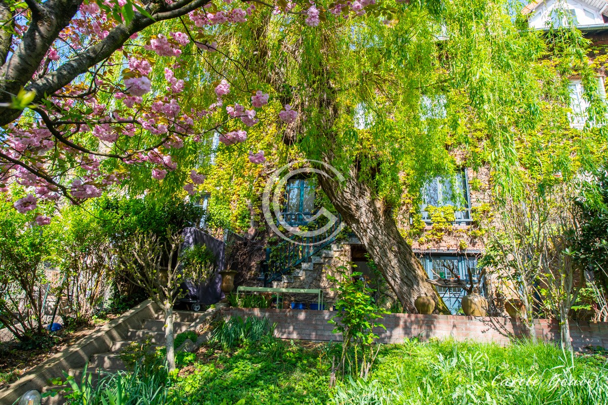 Luxury house for sale in Paris 20ème
