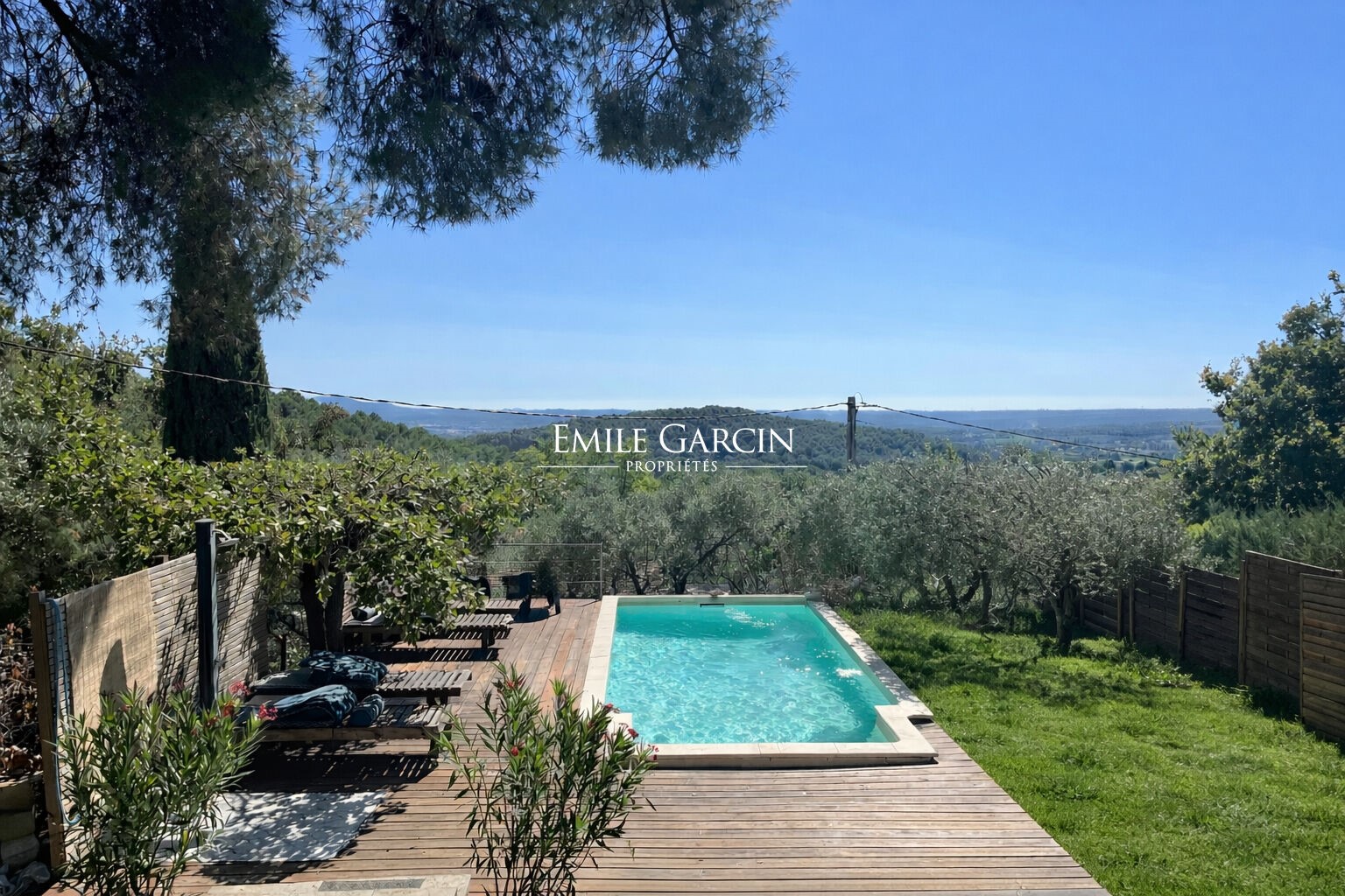 Maison de luxe à vendre dans le quartier Campagne en. E-Figons-Surville-Plantiers