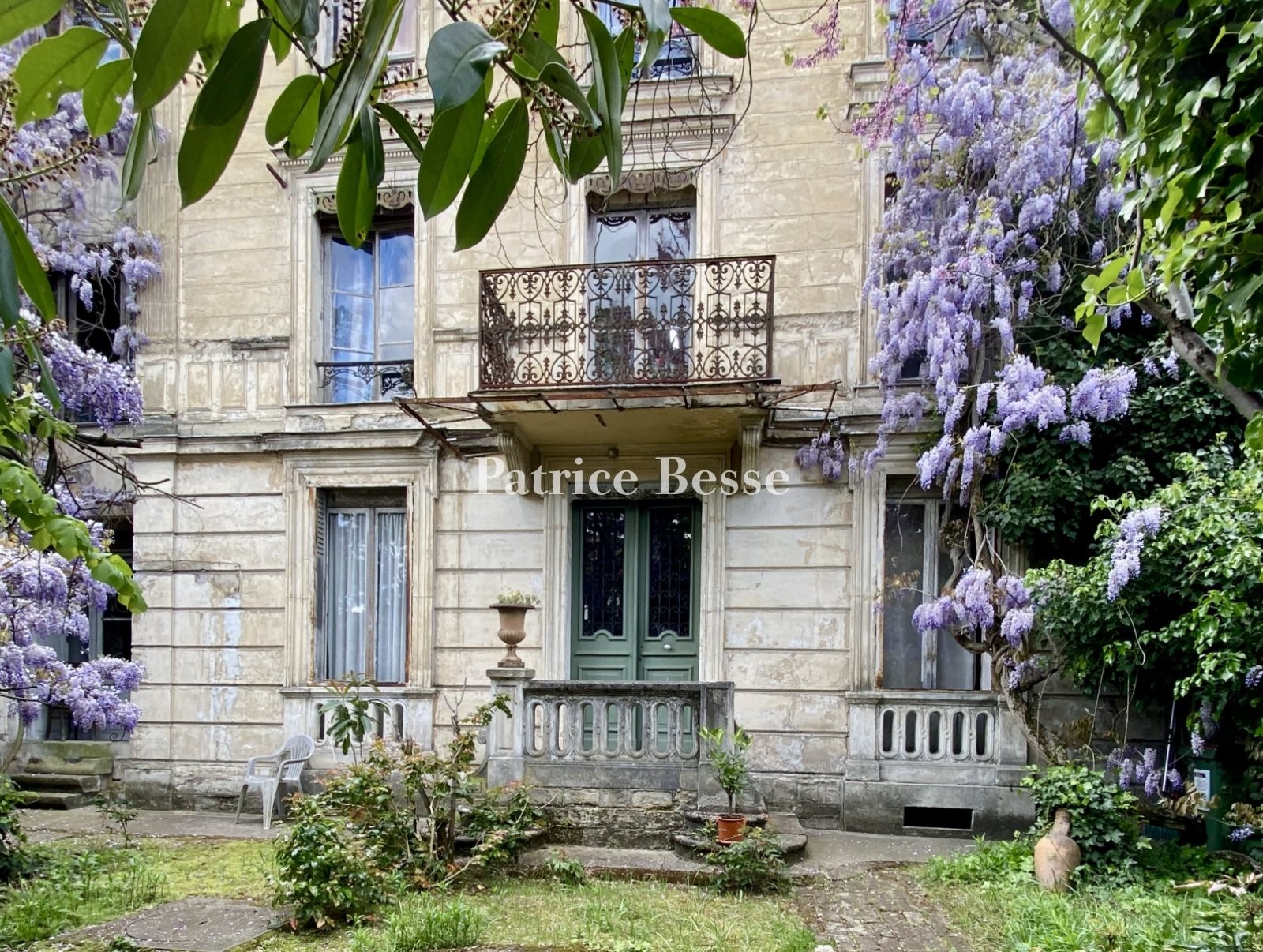 Old house for sale in the district Ormeaux