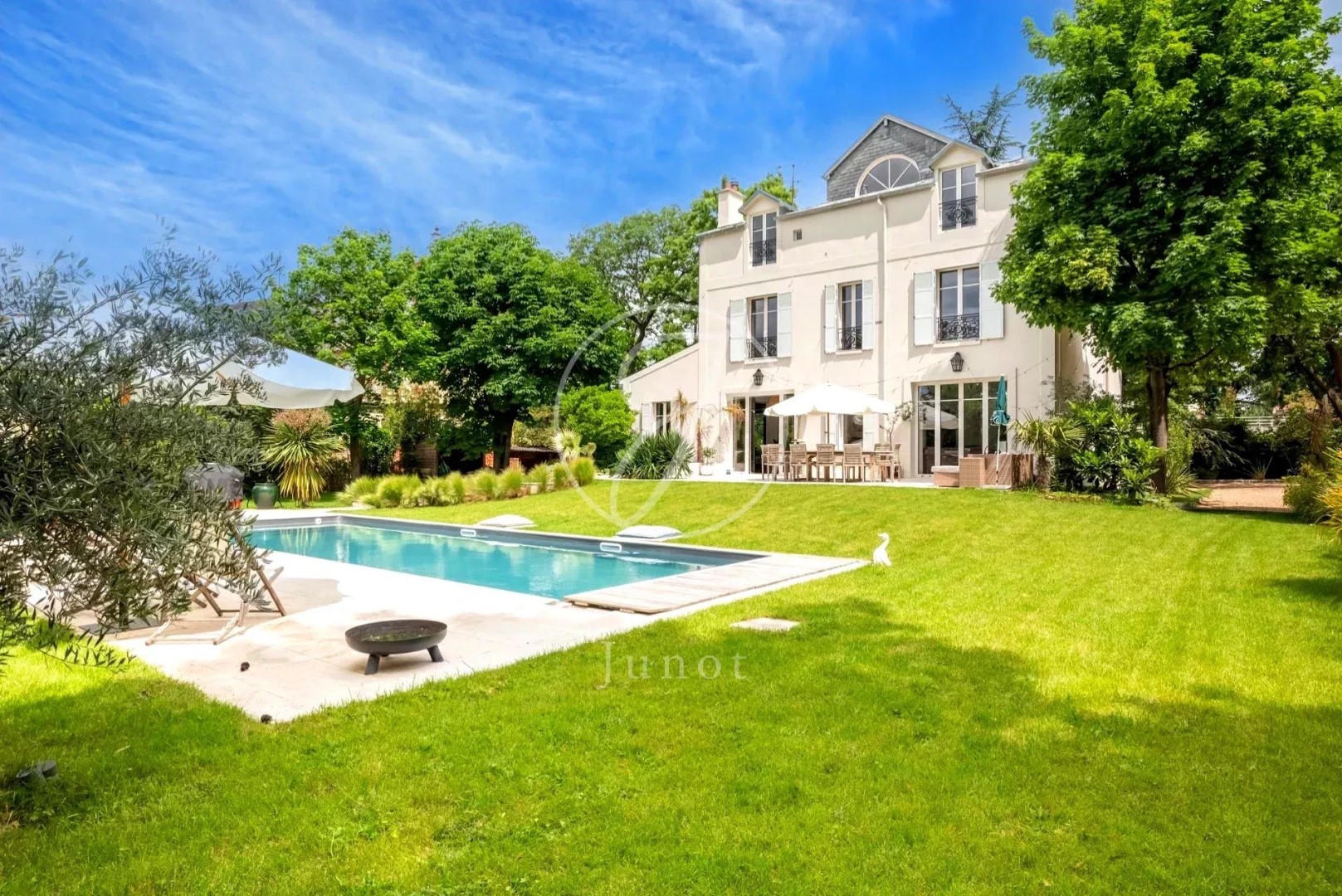 Maison de luxe à vendre dans le quartier Sud RER