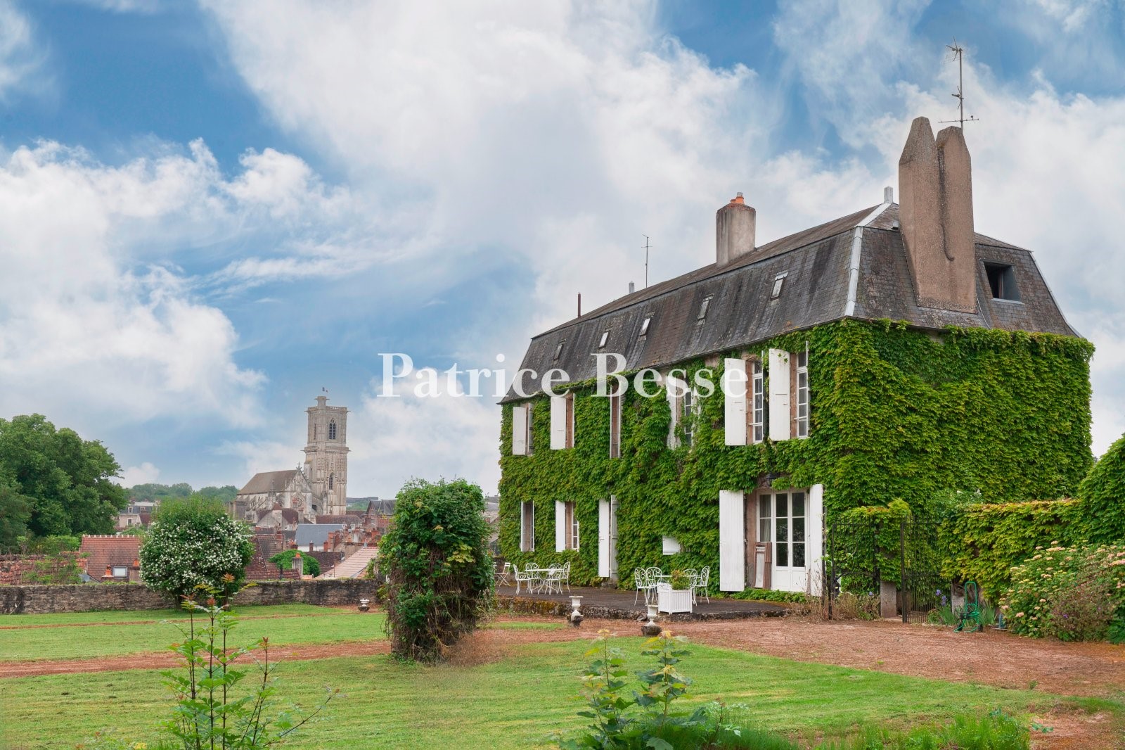 Old house for sale in Clamecy