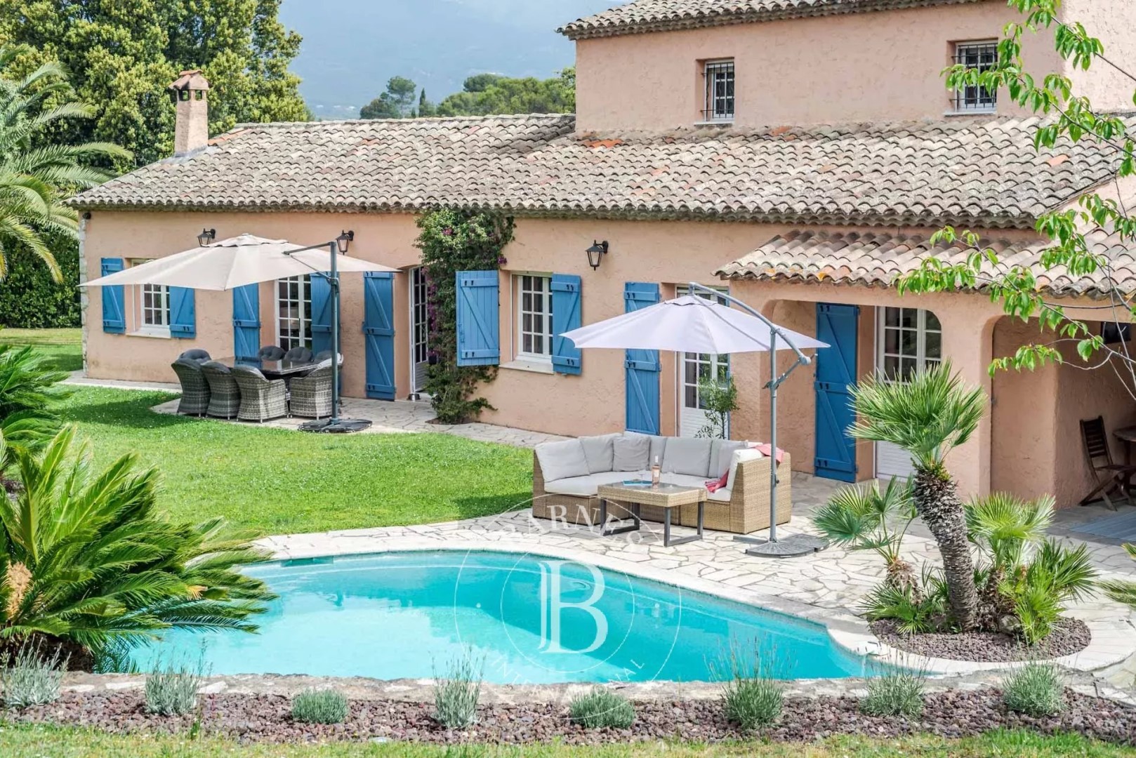 Luxury villa for rent in Valbonne