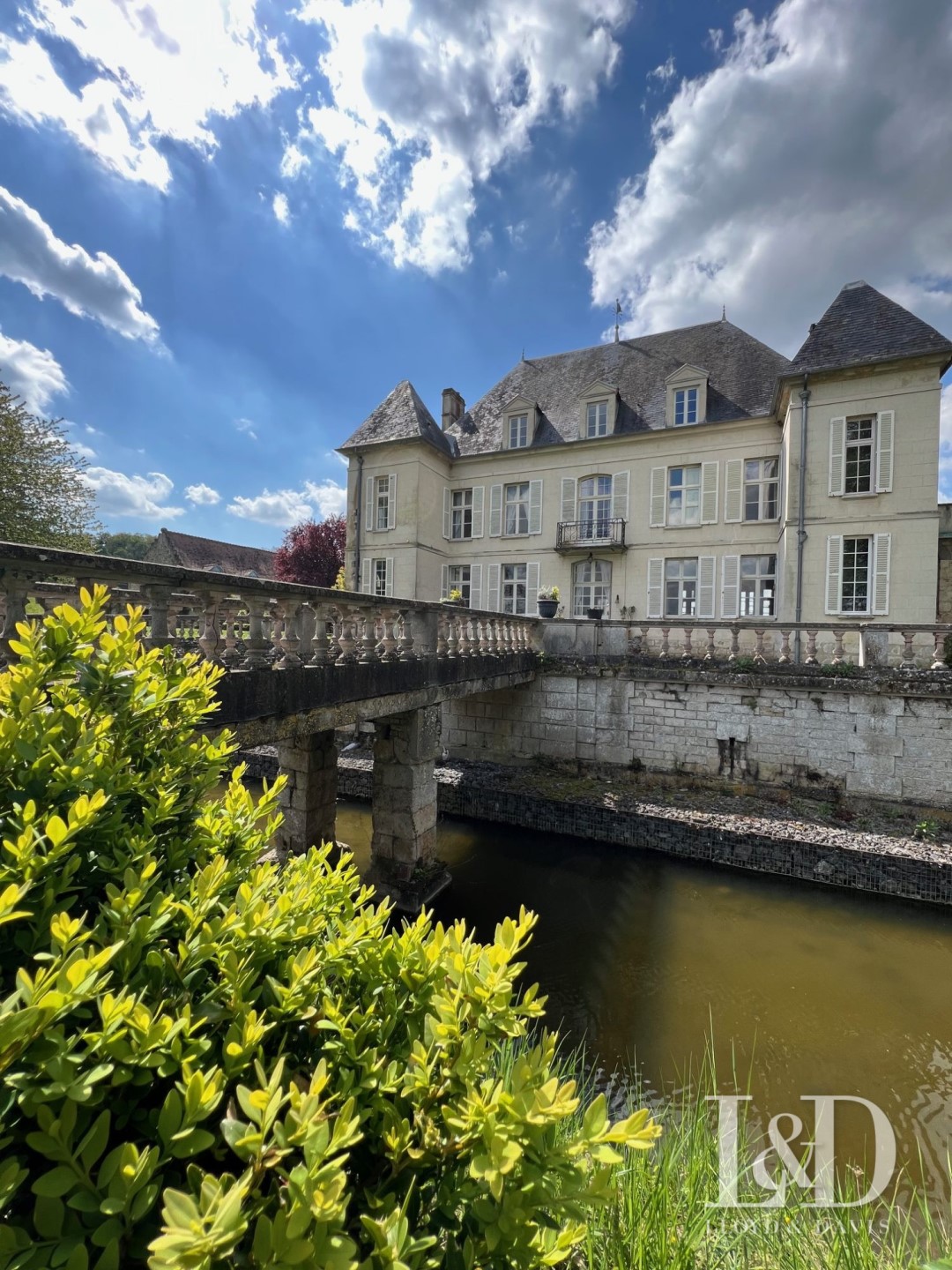 Castle for sale in the district Avenue de Compiegne