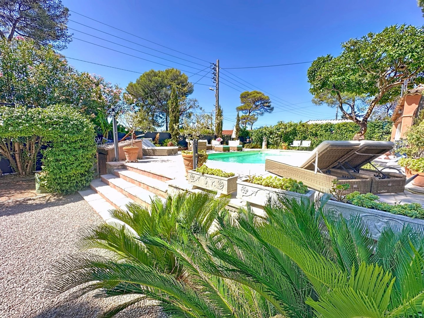 luxe huis te koop in Village-Le Val-Cabrieres