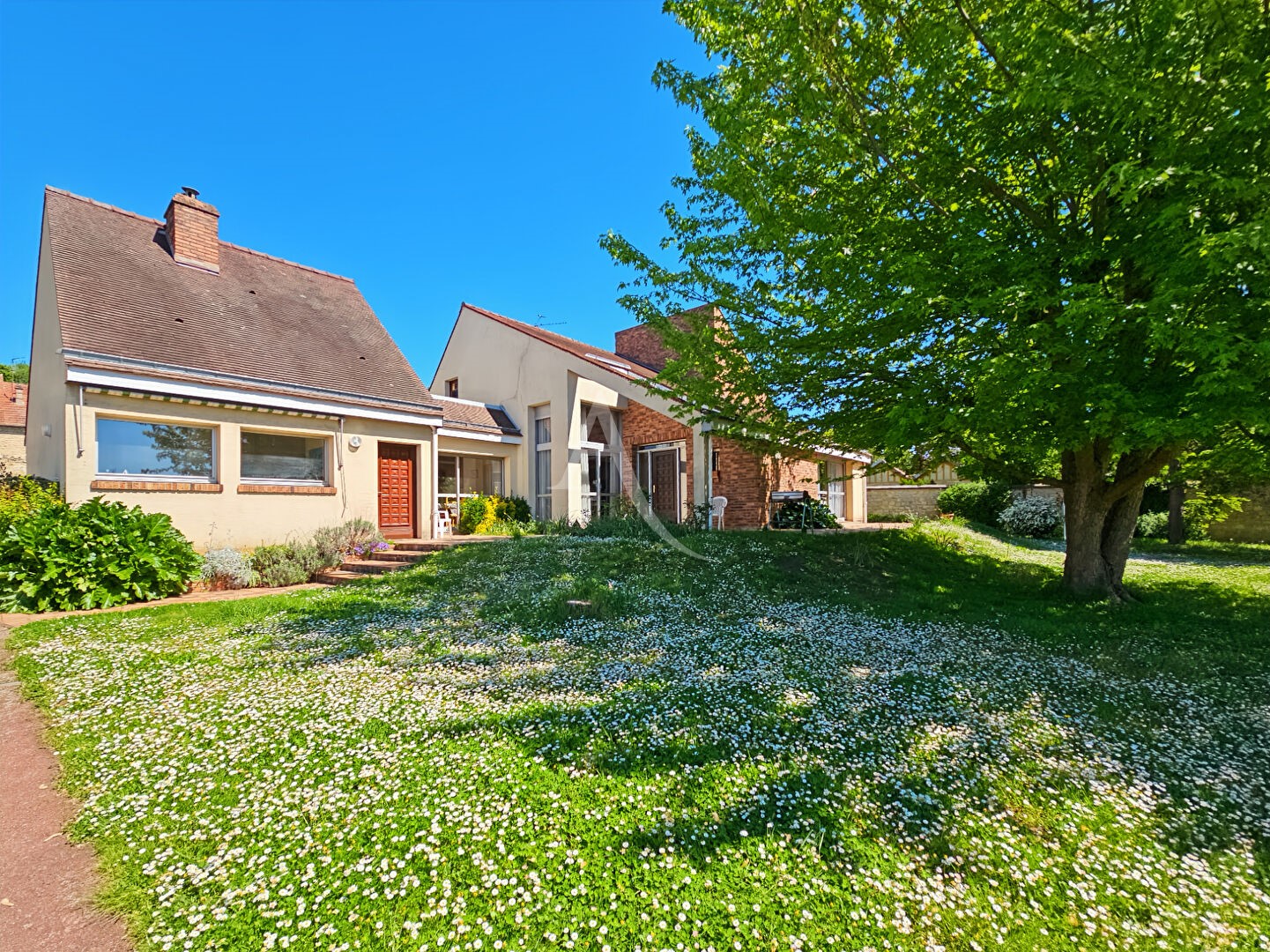 Luxury house for sale in the district Les Berthelées-Les Coteaux-Les Perruchet