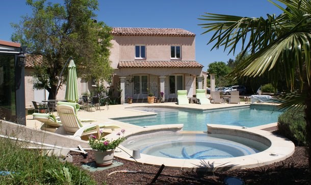 Maison agréable autour de la piscine et duJaccuzzi