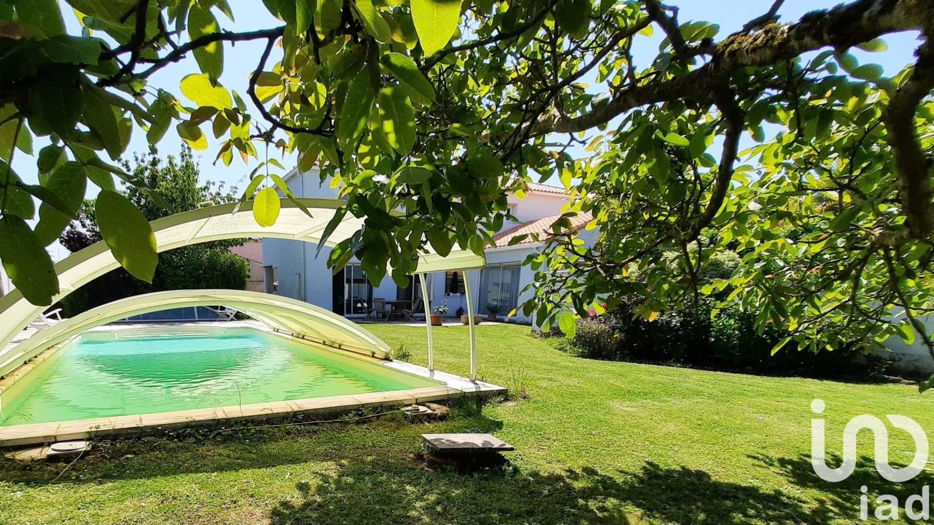 Maison de luxe à vendre dans le quartier Douet