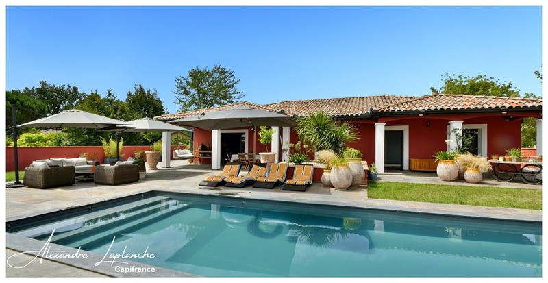 Luxury villa for sale in the district Bas-Pays