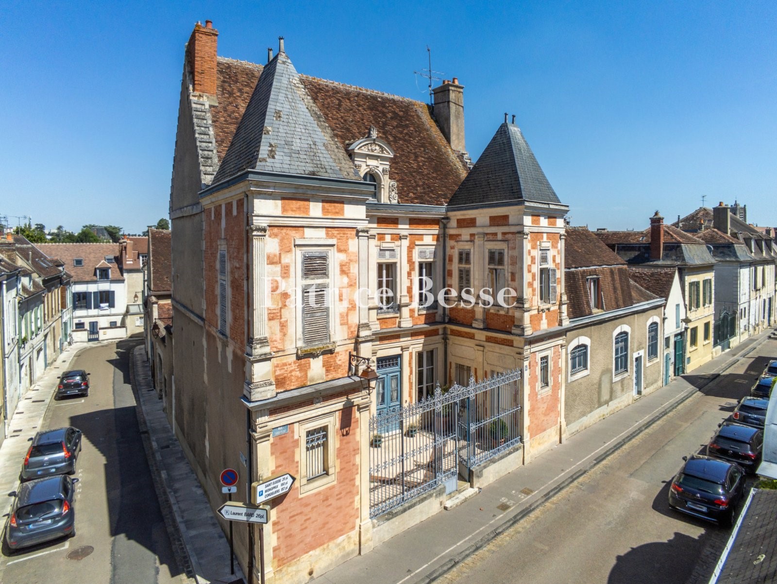 Private mansion for sale in Auxerre