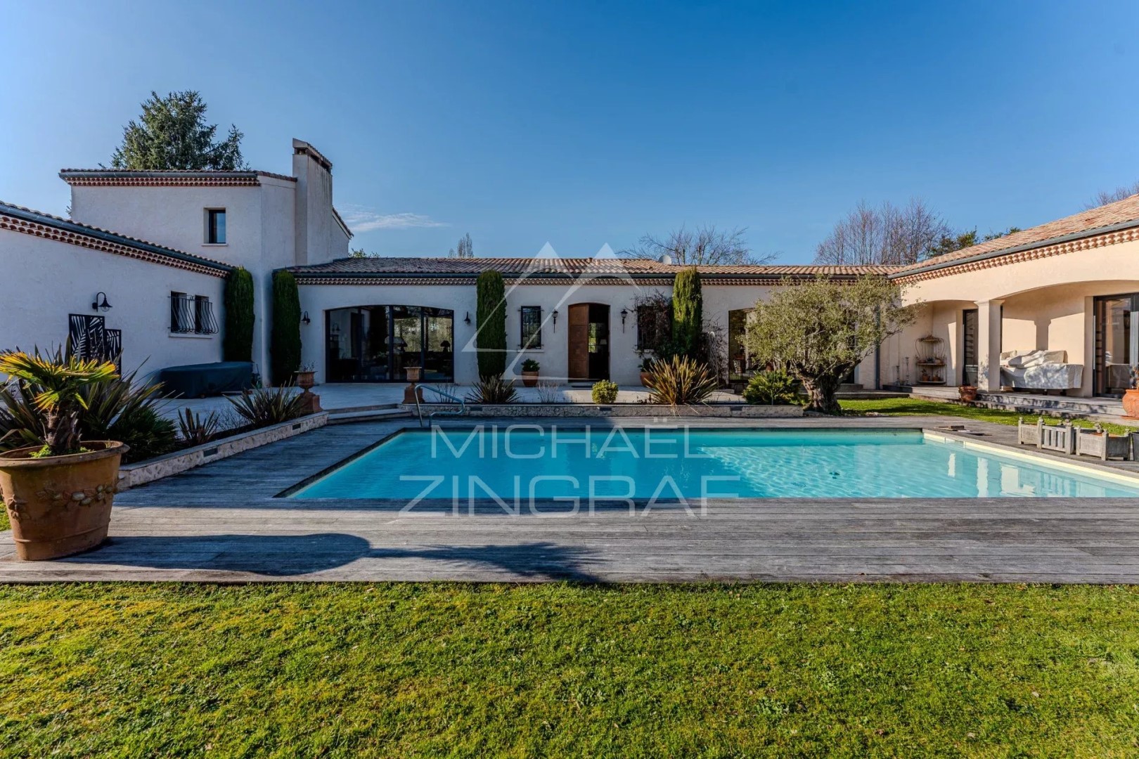 Luxe stadswoning te koop in Le Pyla