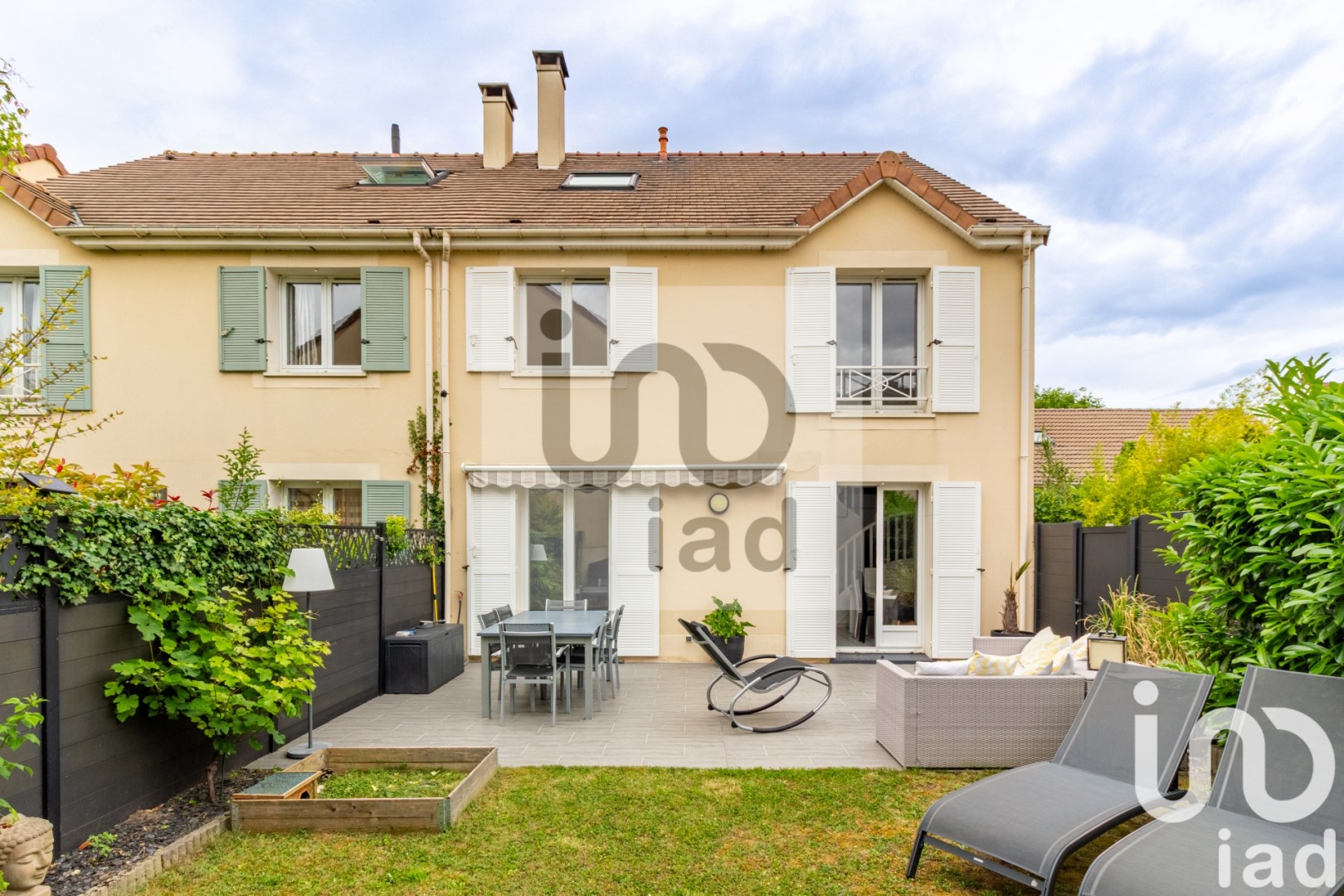 Maison traditionnelle à vendre dans le quartier Centre Est