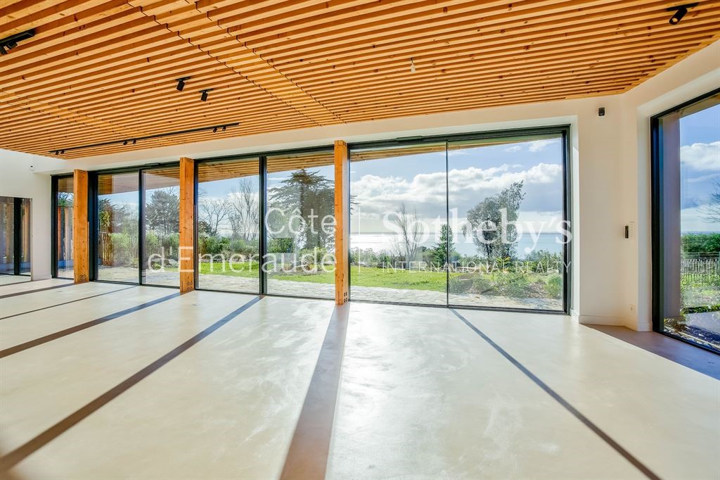 Luxury house for sale in Cancale