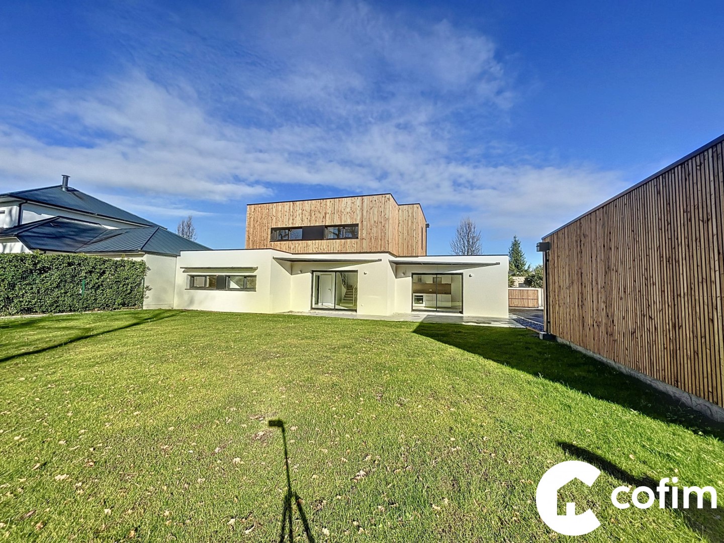 Luxury villa for sale in Lons