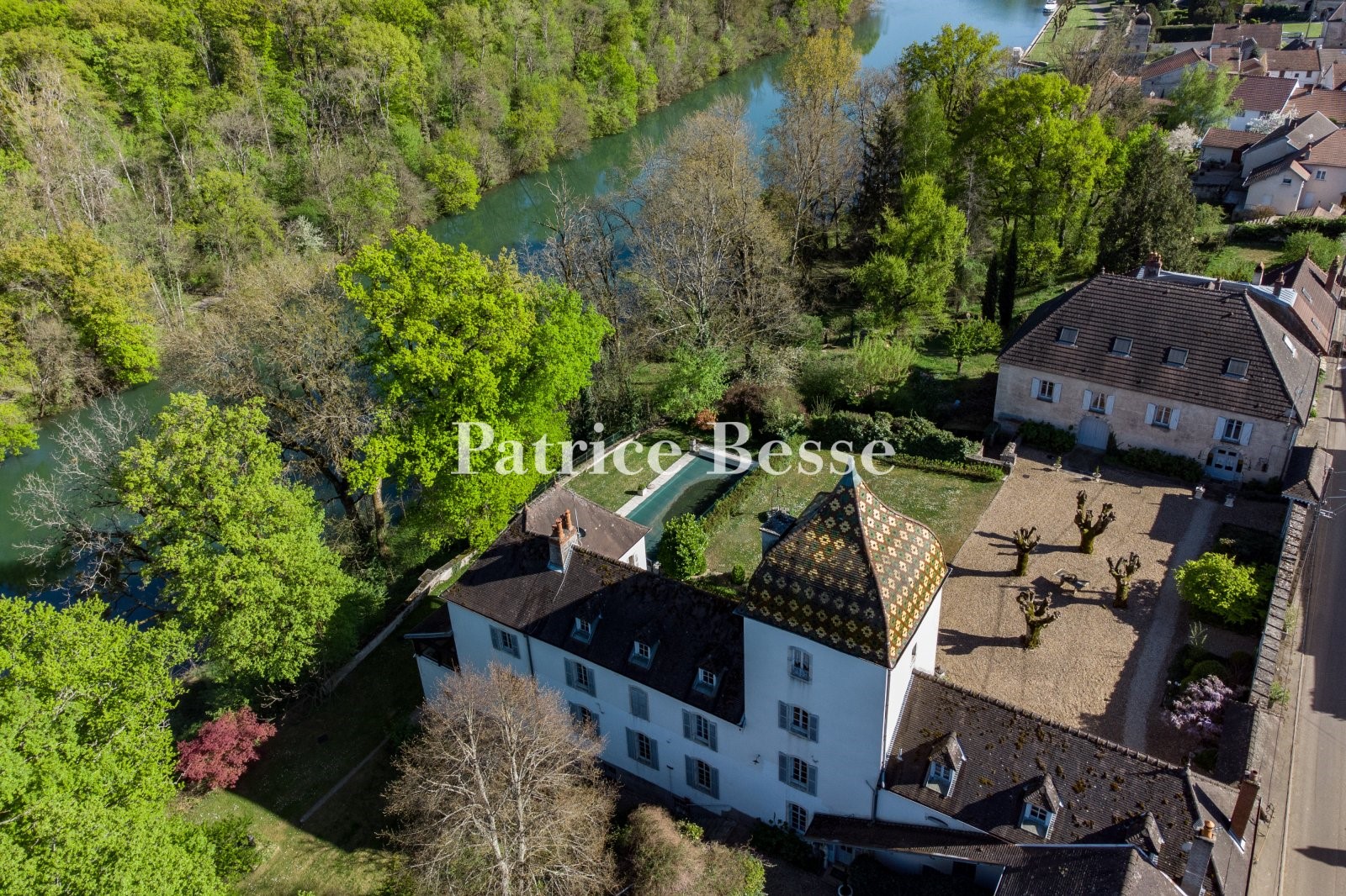 Castle for sale in Gray