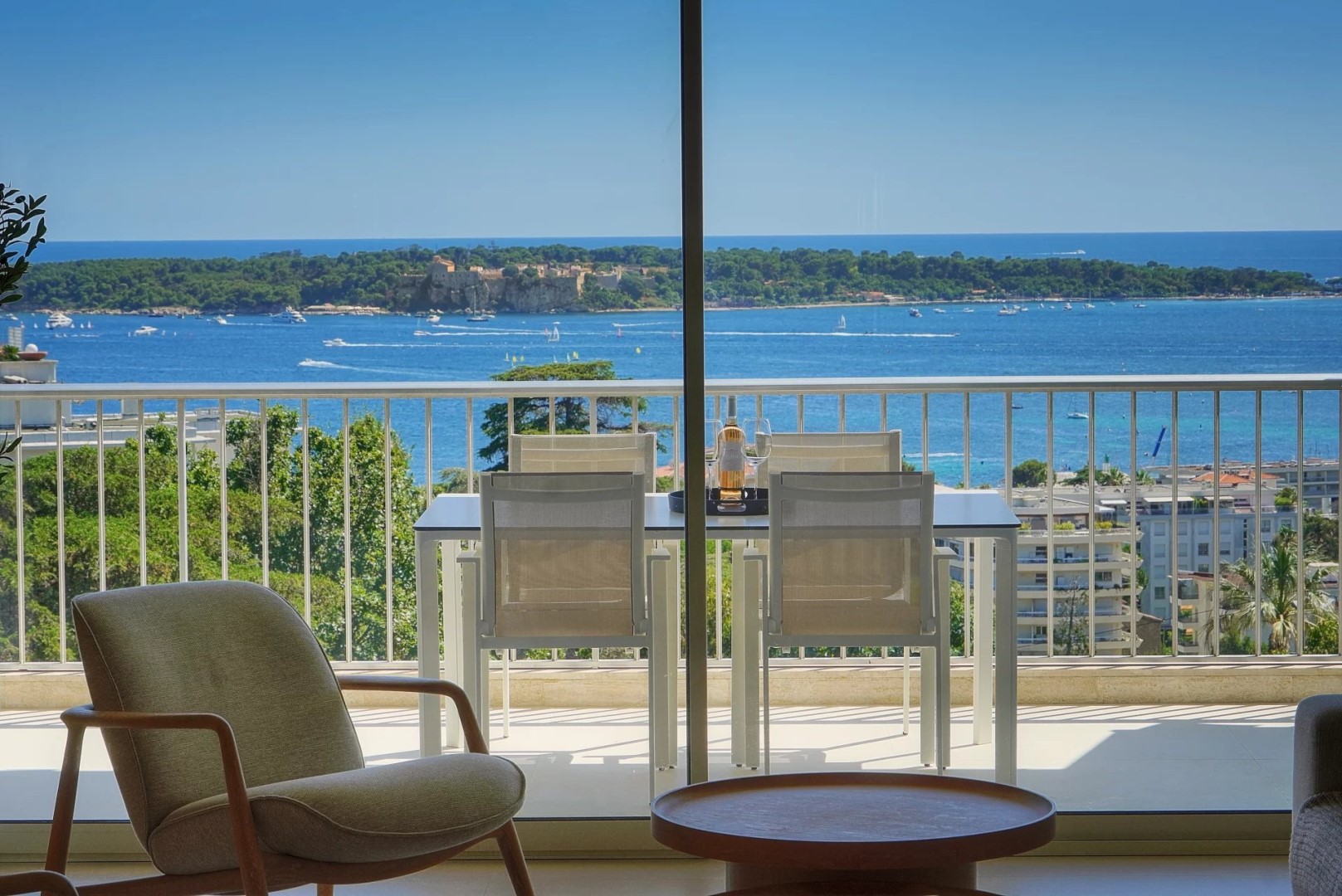 Luxury apartment for sale in the district Le Riou