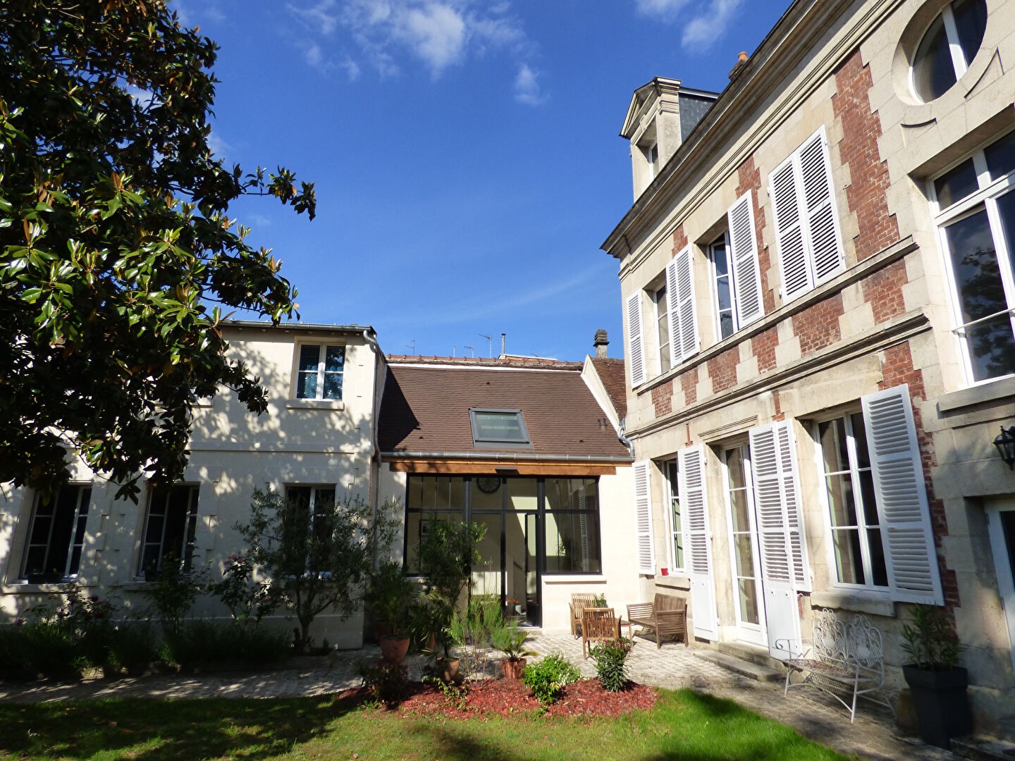 Maison de maître à vendre dans le quartier Saint Lazare-Veneurs
