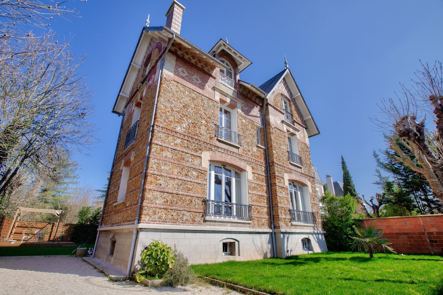 Luxury villa for sale in the district Chateau