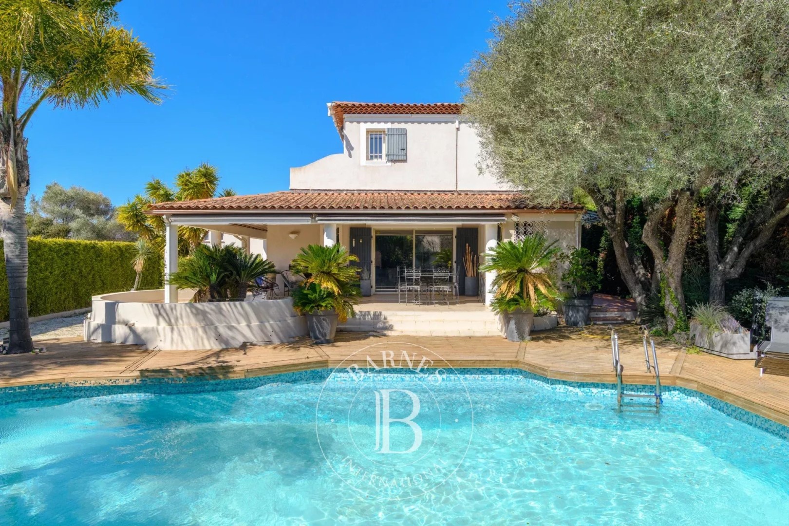 Luxury villa for sale in the district Tante Victoire