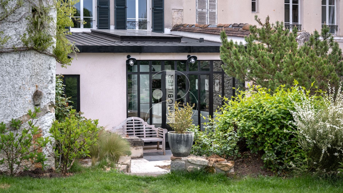 Luxury house for sale in Fontainebleau