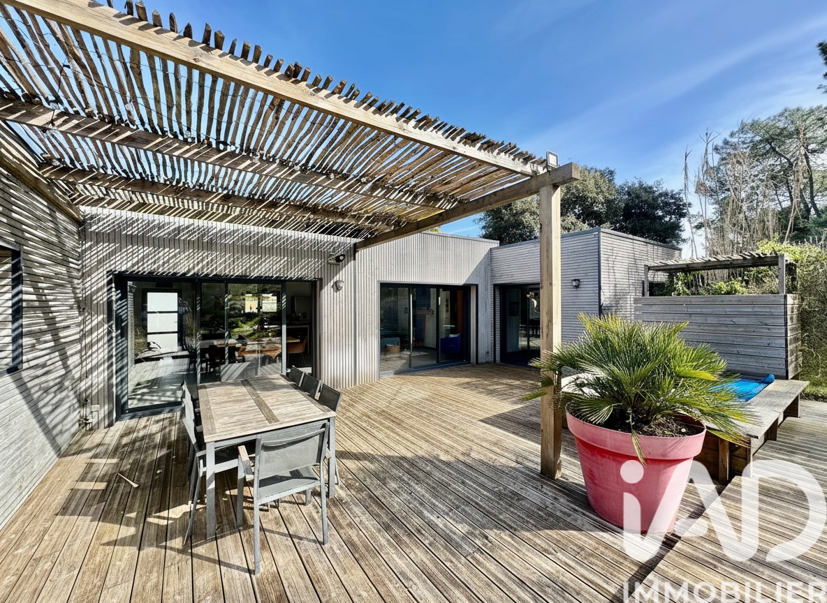 Maison traditionnelle à vendre dans le quartier Peripherie