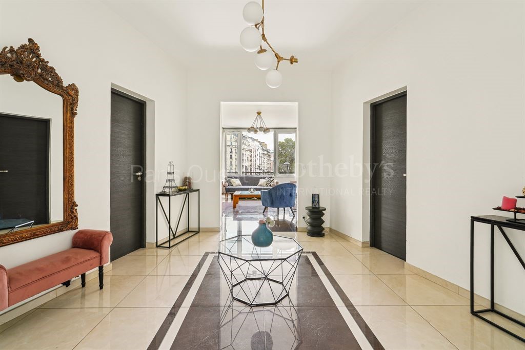 Luxury apartment for sale in the district Ternes-Maillot