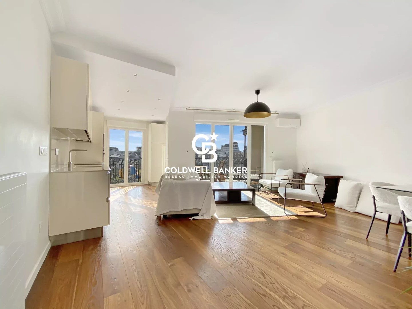 Luxury apartment for sale in the district Bergère-Moulin