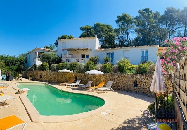 Luxury house for sale in the district La Ville