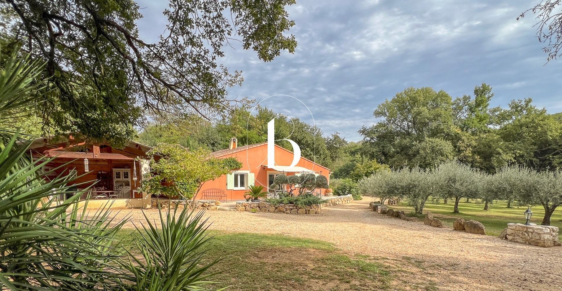 Luxe stadswoning te koop in Goudargues