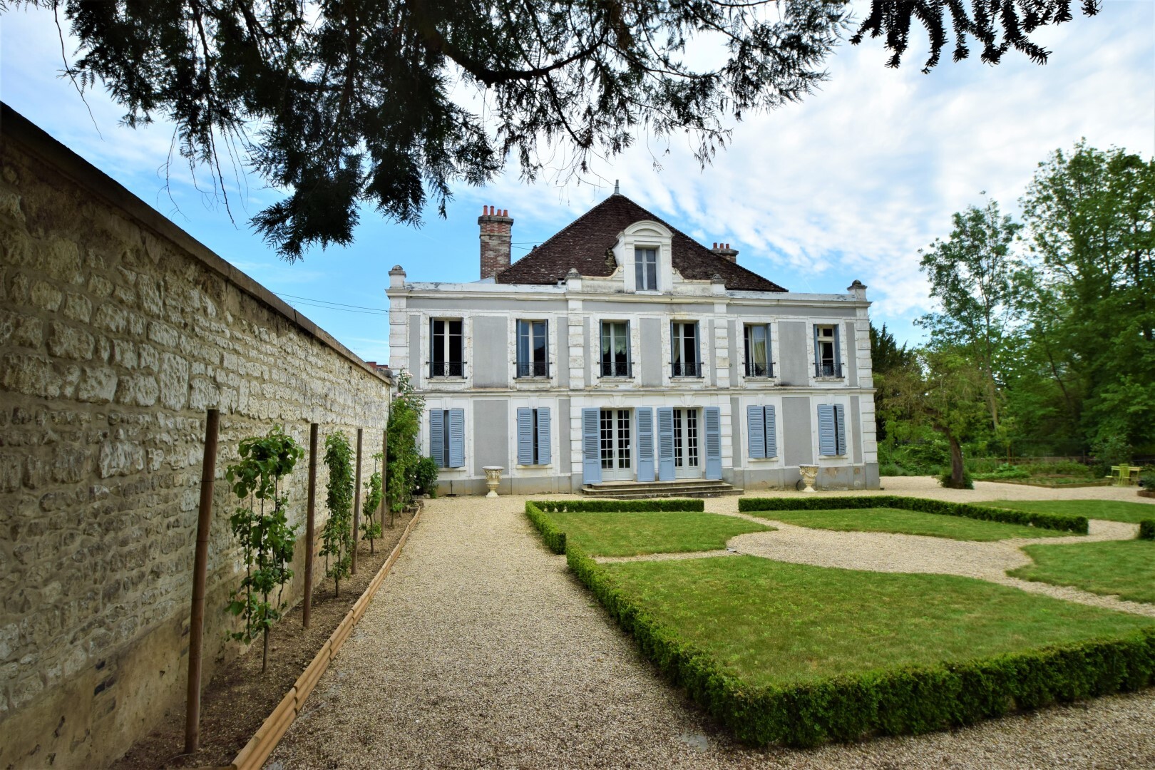 Old house for sale in Joigny