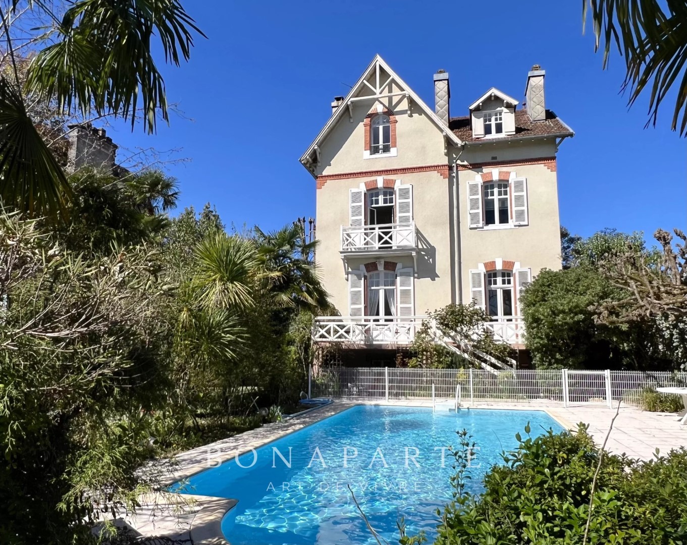 Maison de luxe à vendre dans le quartier Le Hameau