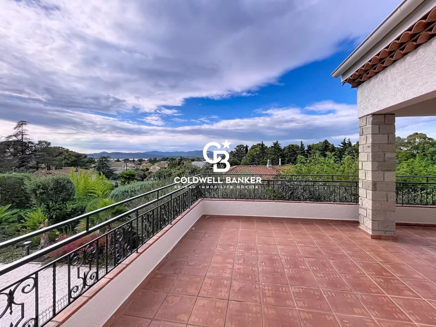 Luxury apartment for sale in the district Les Plaines-Les Tasses