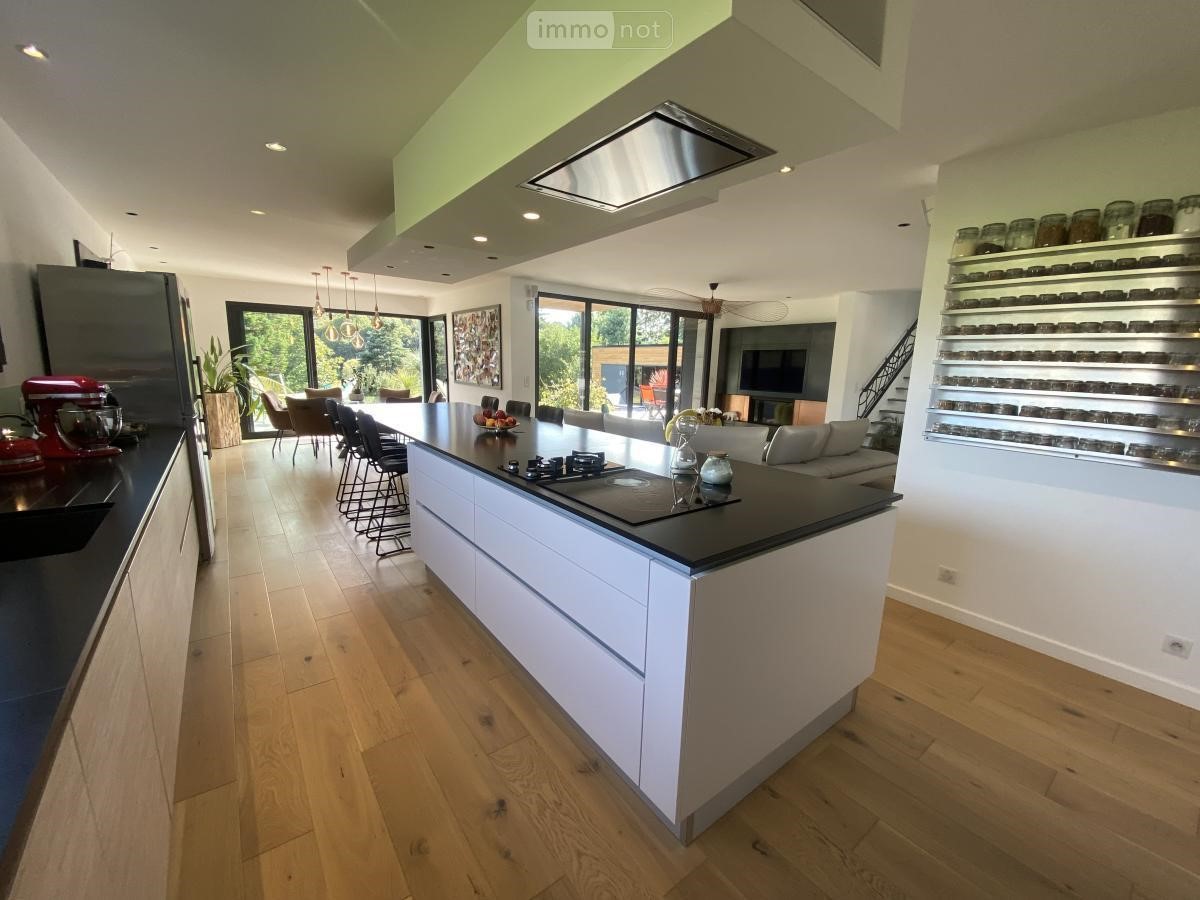 Maison de luxe à vendre à Plonéour-Lanvern