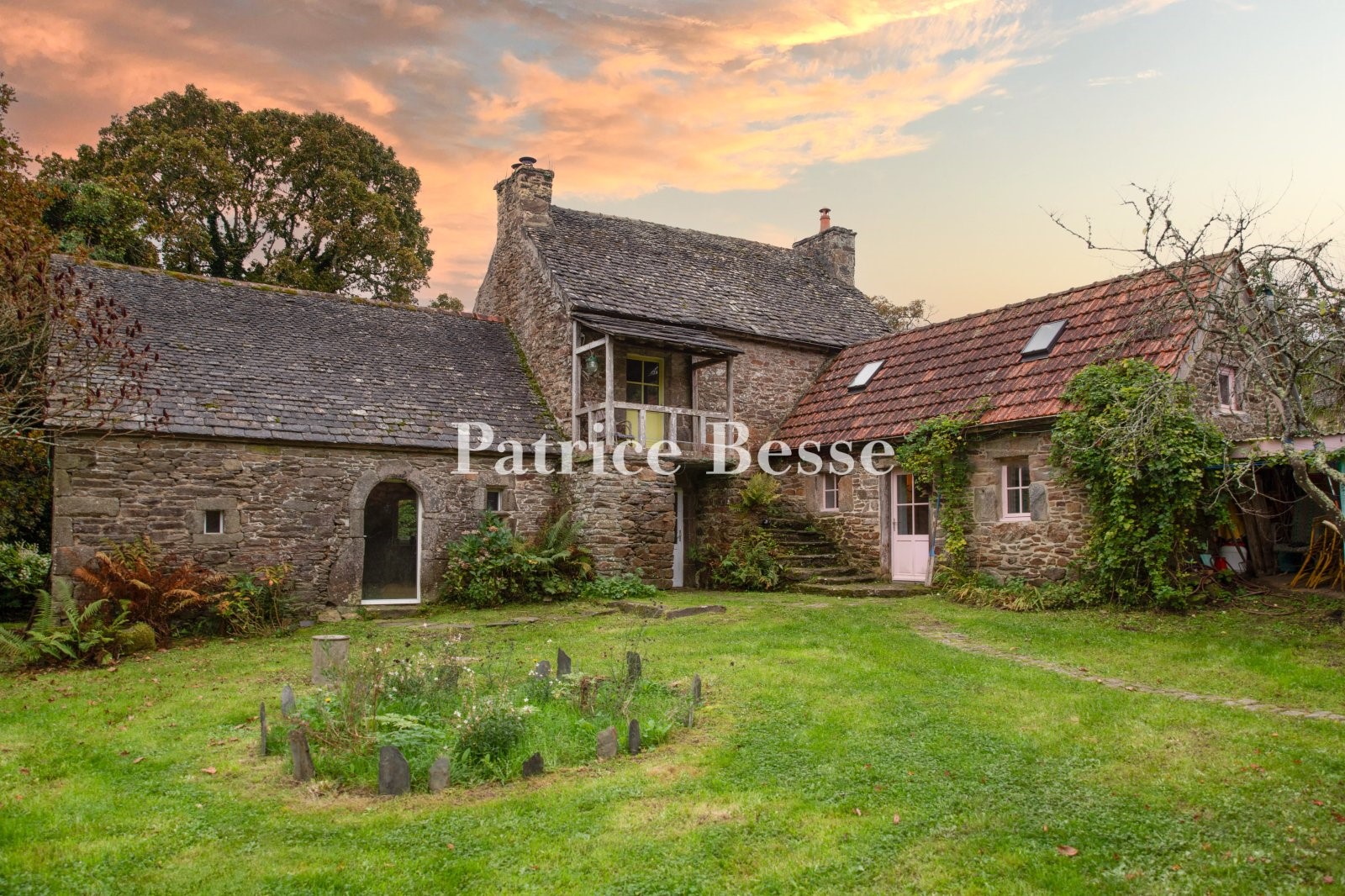 Old house for sale in Plestin-les-Grèves