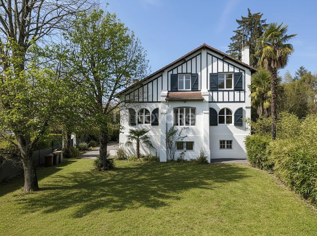 Luxe stadswoning te koop in Pau Sud