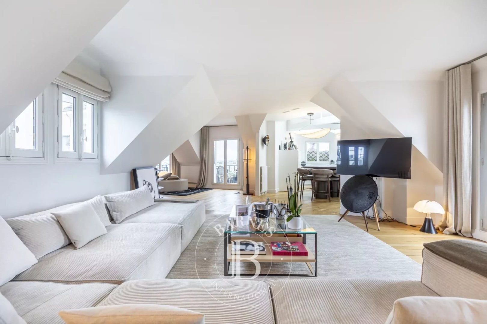 Luxury apartment for rent in Paris 2ème