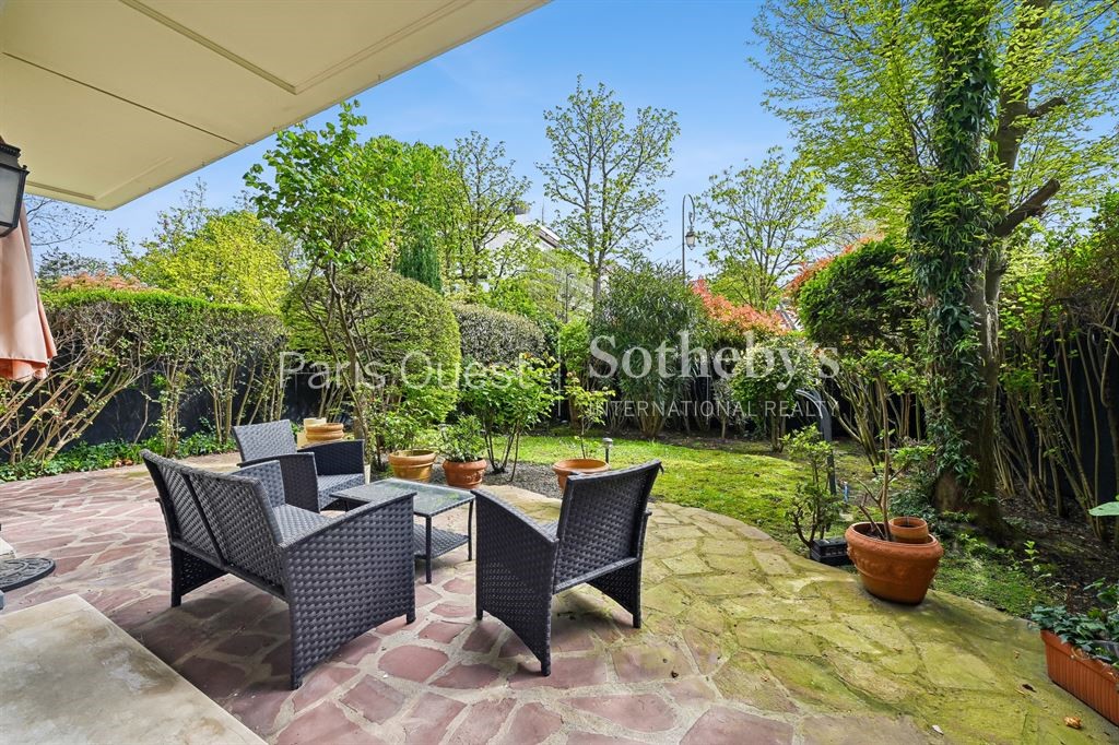 Luxury apartments / penthouses for sale in the district Saint James-Delabordère