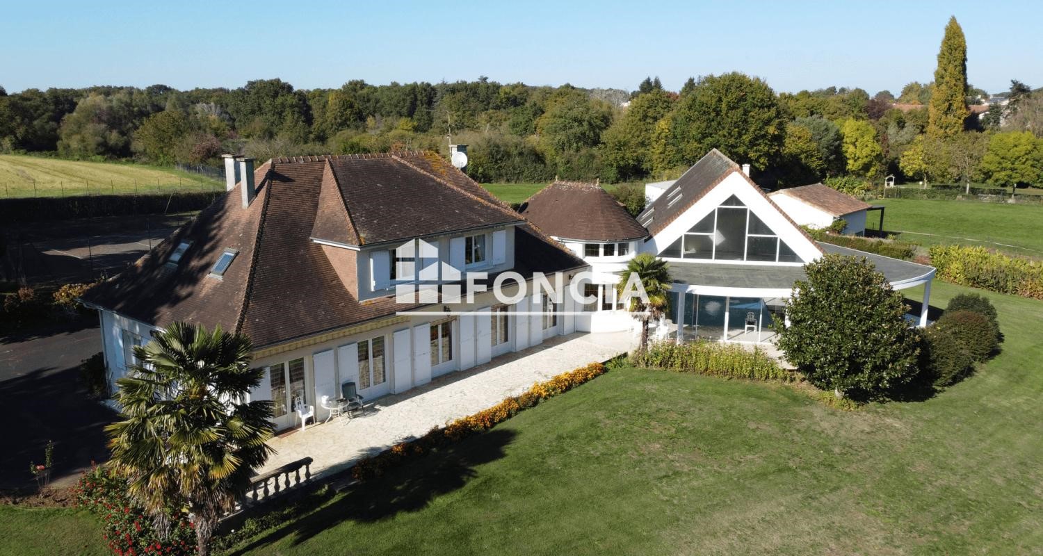 property for sale in Nieuil-l'Espoir