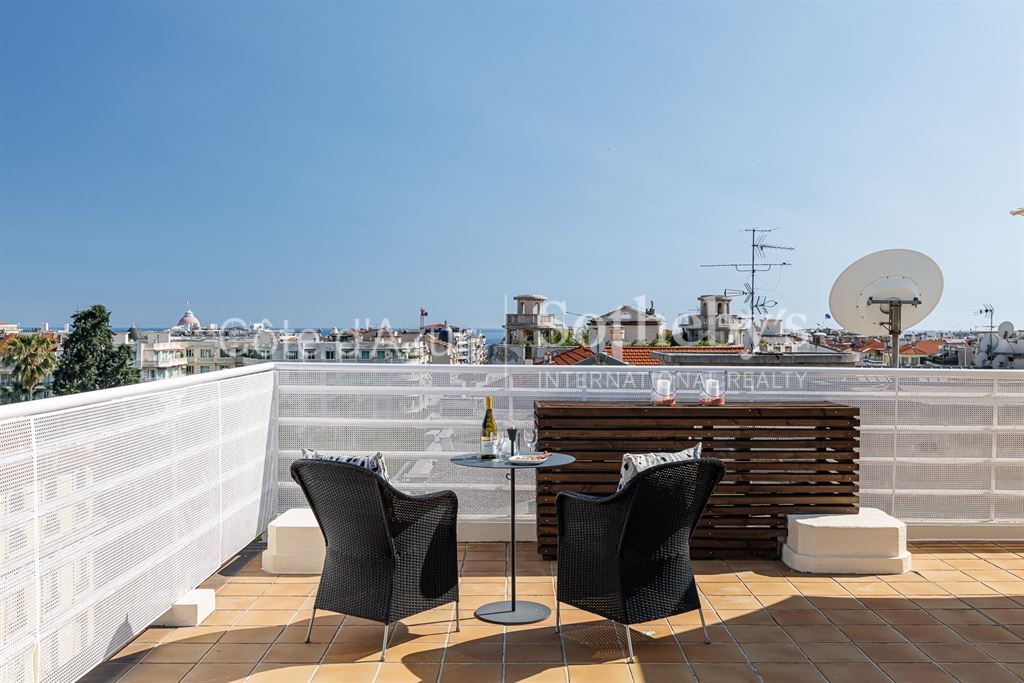 luxury duplex for sale in the district Fleurs-Gambetta