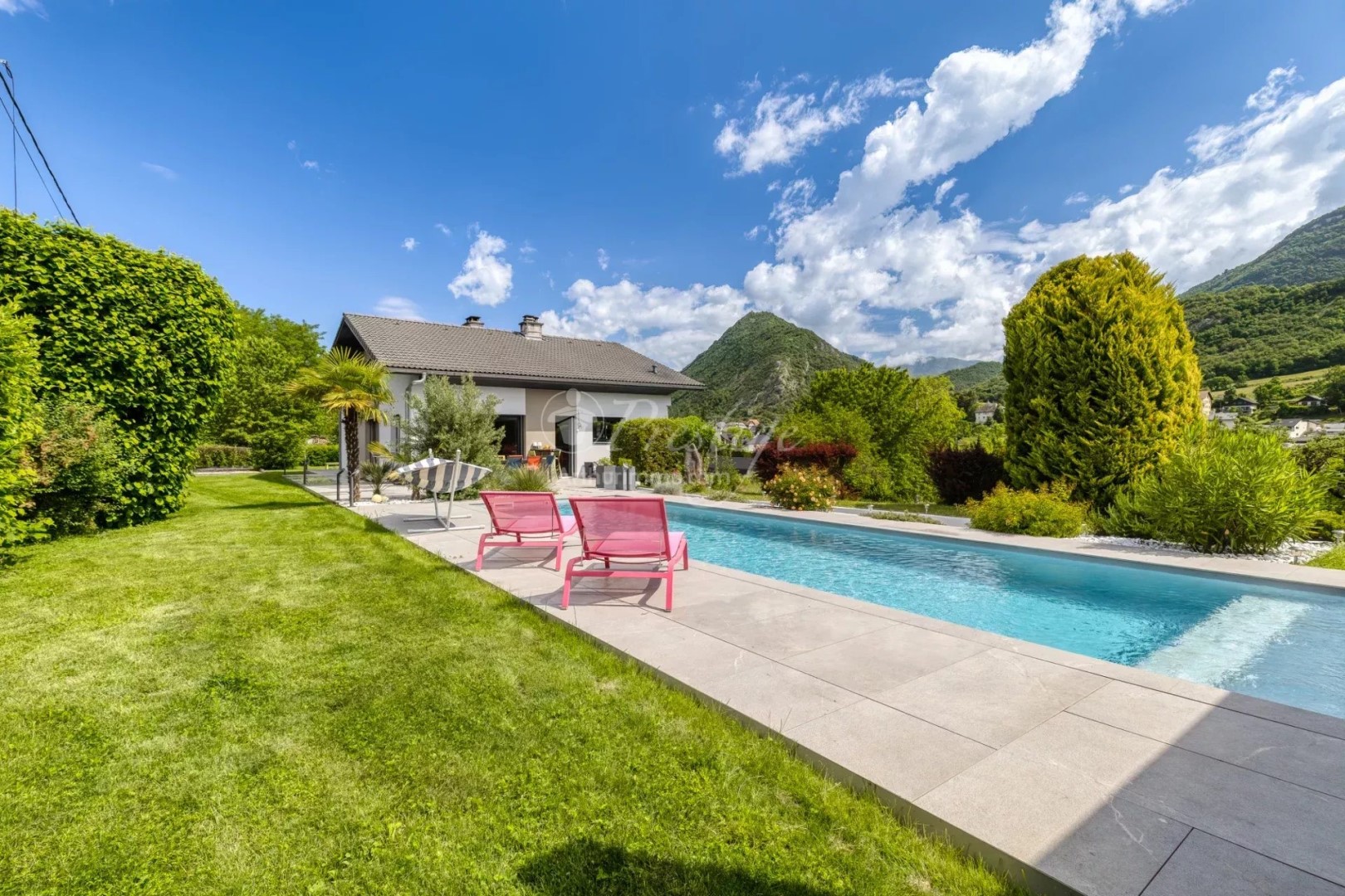 Luxury villa for sale in the district Centre-Stade