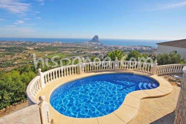 A 3km du centre de Calpe et 3,8 km de la plage d